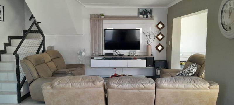 3 Bedroom Property for Sale in Buhrein Western Cape